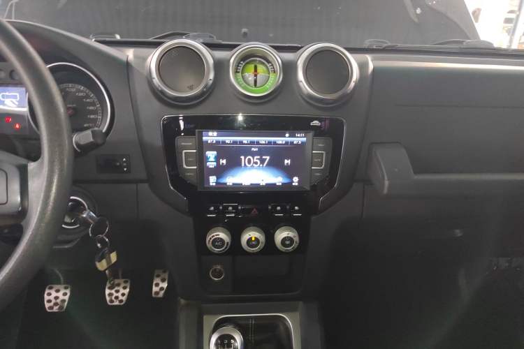 Used  BJ40 2016 40L 2.0T Manual Two-Wheel Drive Luxury Edition
