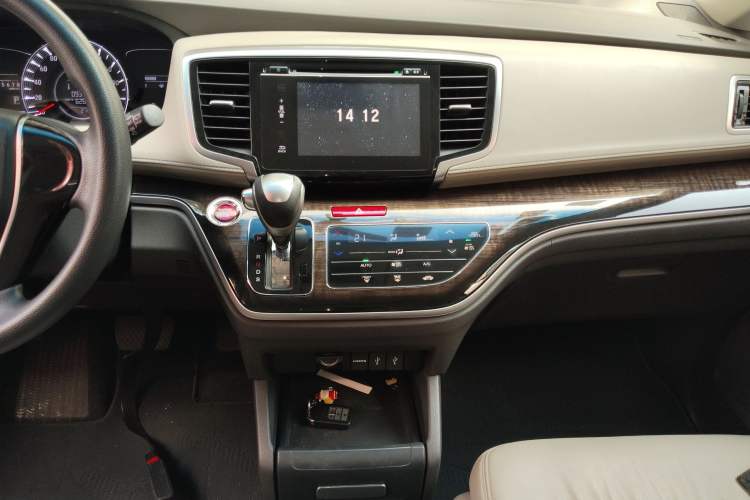 Used Honda Odyssey 2015 Revised 2.4L Luxury Edition