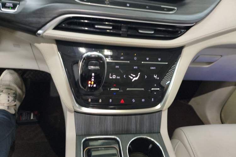 Used Buick GL8 2022 ES Landtrek 653T Comfort Edition
