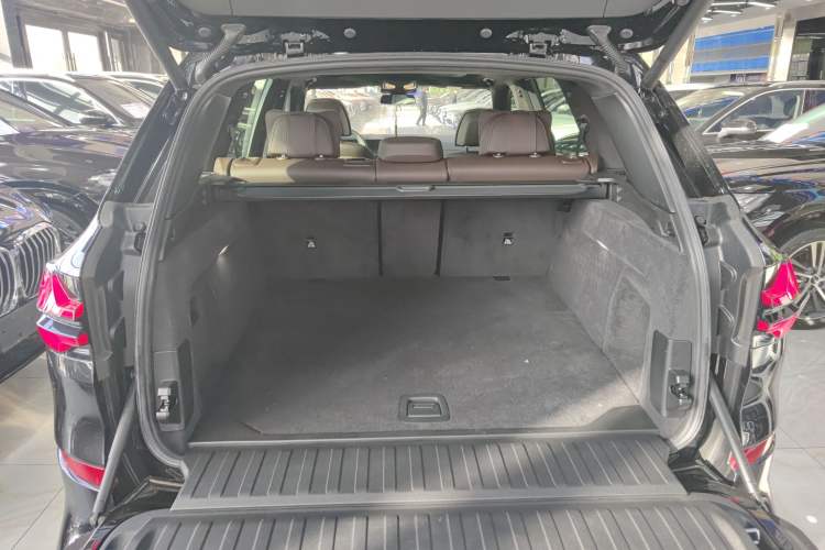 Used BMW X5 2023 xDrive 40Li M Sport Night Edition Package
