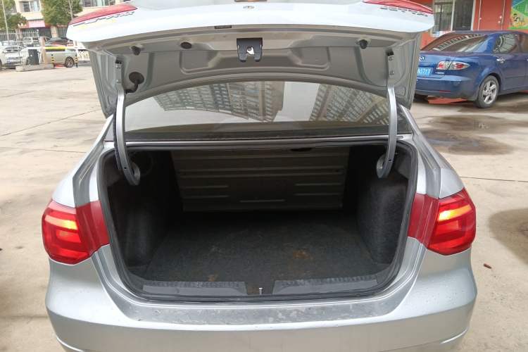 Used Volkswagen Jetta 2015 1.6L Manual Fashion Edition