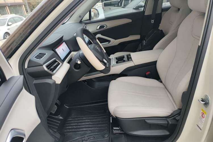 Used BYD Yuan UP 2025 Model 301KM Leading Version
