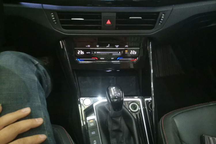 Used Volkswagen Tayron 2021 330TSI Two-Wheel-Drive 3rd Anniversary Limited Edition
