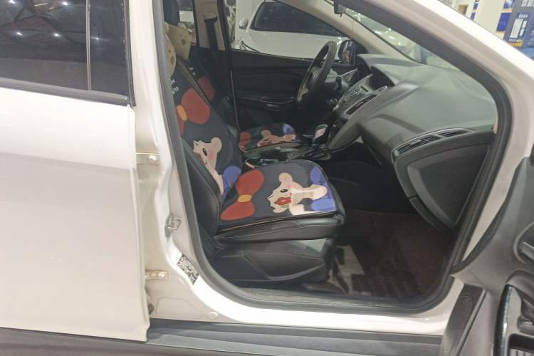 Used Ford Focus 2012 Sedan 1.6L Automatic Fashion Edition
