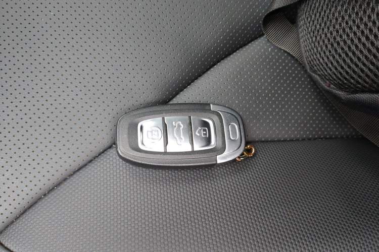 Used Hongqi E-QM5 2023 Base Travel Edition
