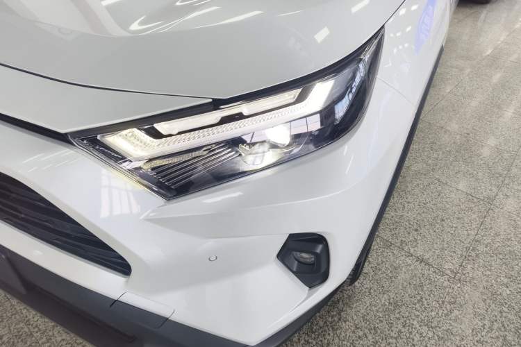 Used Toyota RAV4 2023 2.0L CVT Two-Wheel Drive Fashion Plus Edition
