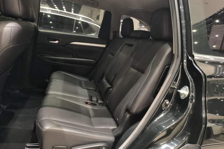 Used Toyota Highlander 2018 2.0T Four-Wheel Drive Prestige Version 7 Seats China V Emission Standard
