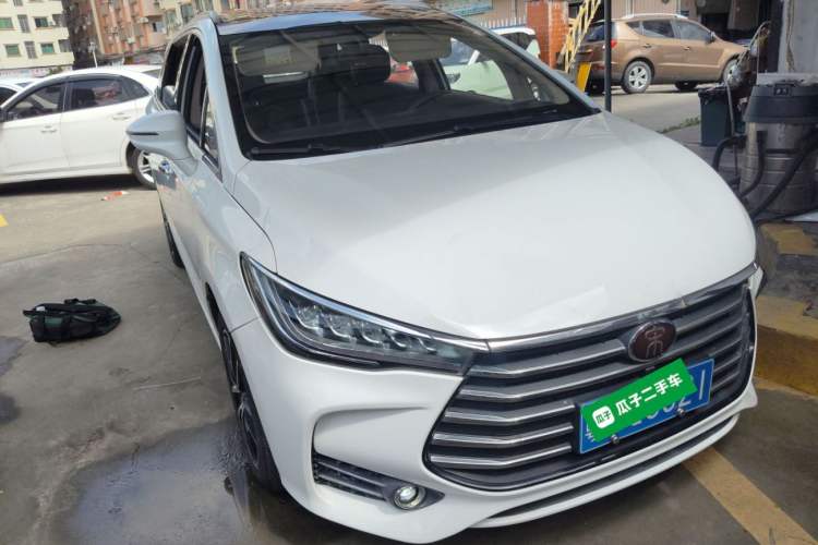 Used BYD Song MAX 2018 1.5T Automatic Smart Connect Elite Model with 6 Seats
