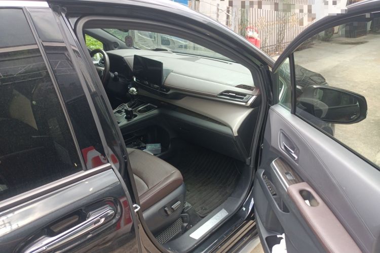 Used Toyota Granvia 2023 2.5L Hybrid Flagship VIP Edition
