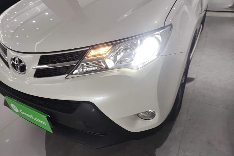 Used Toyota RAV4 2015 2.0L CVT Four-Wheel Drive New Edition
