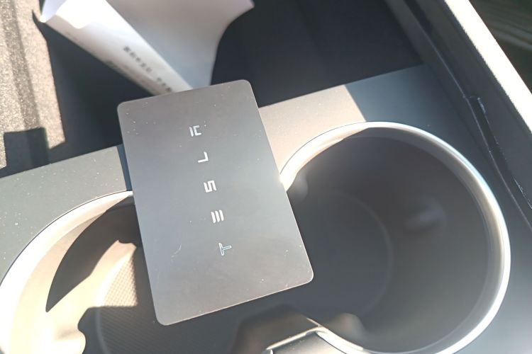 Used Tesla Model Y 2022 Long-Range All-Wheel-Drive Version
