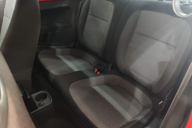 Used Volkswagen Beetle 2015 180TSI model
