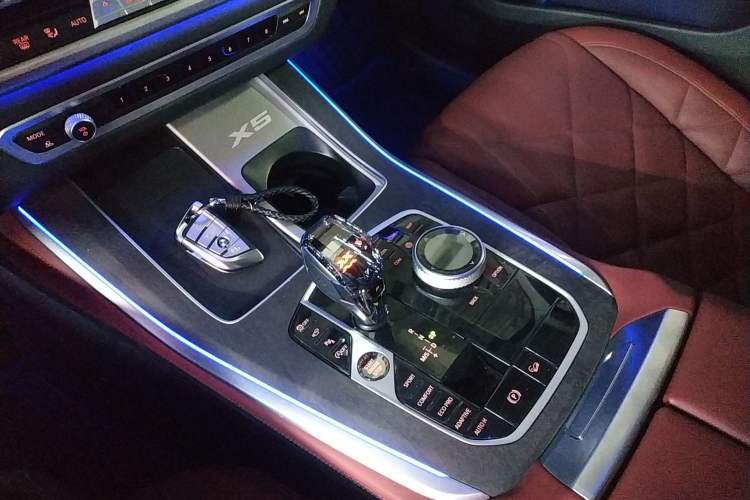 Used BMW X5 2022 Restyled xDrive 30Li Luxury Version M Sport Package
