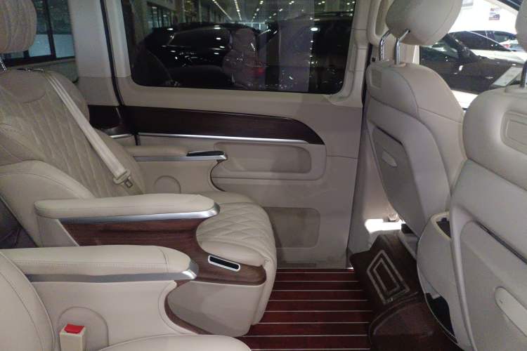 Used Mercedes-Benz V-Class 2020 V 260 Avantgarde Edition
