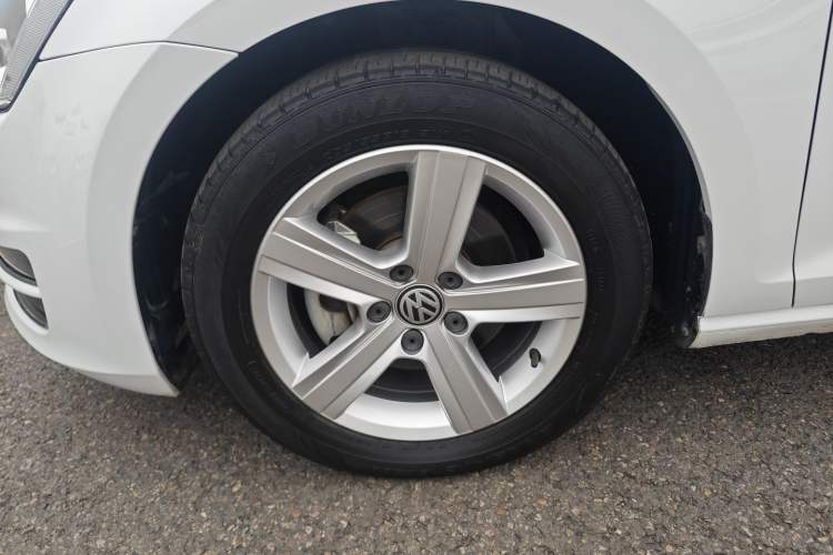 Used Volkswagen Golf 2017 1.6L Automatic Comfort Million-Vehicle Anniversary Edition
