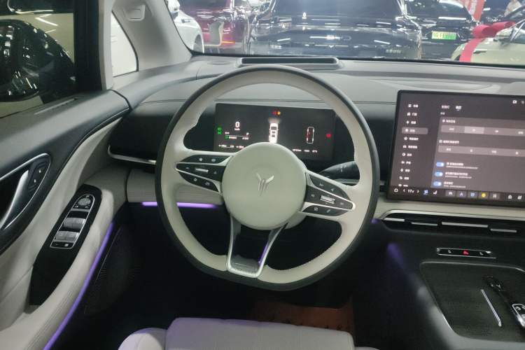 Used VOYAH Dream 2025 PHEV Four-Wheel Drive Prestige Kunpeng Edition