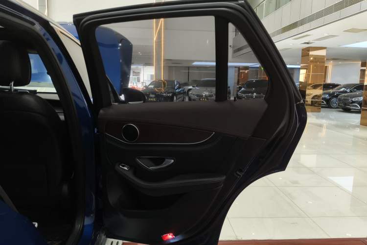 Used Mercedes-Benz GLC 2018 Refreshed GLC 300 4MATIC Dynamic Edition