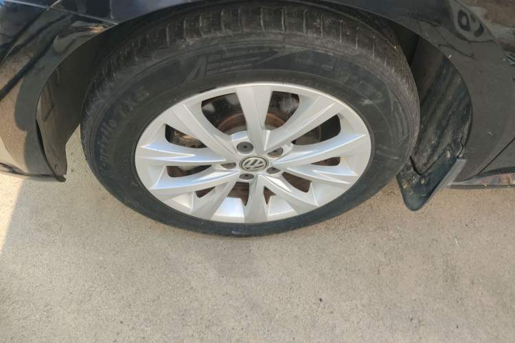 Used Volkswagen Lavida 2017 1.6L Automatic Comfort Edition
