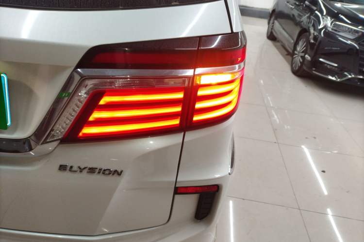 Used Honda Elysion 2016 2.4L Comfort Edition
