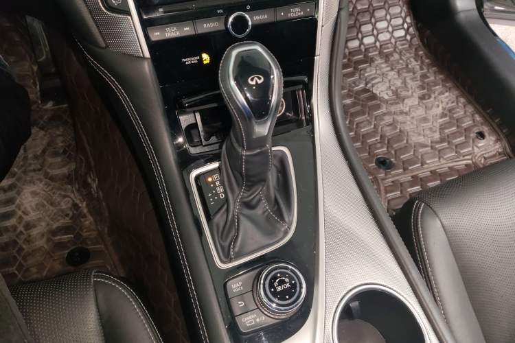 Used Infiniti Q50L 2018 2.0T Enjoyment Version China VI Standard
