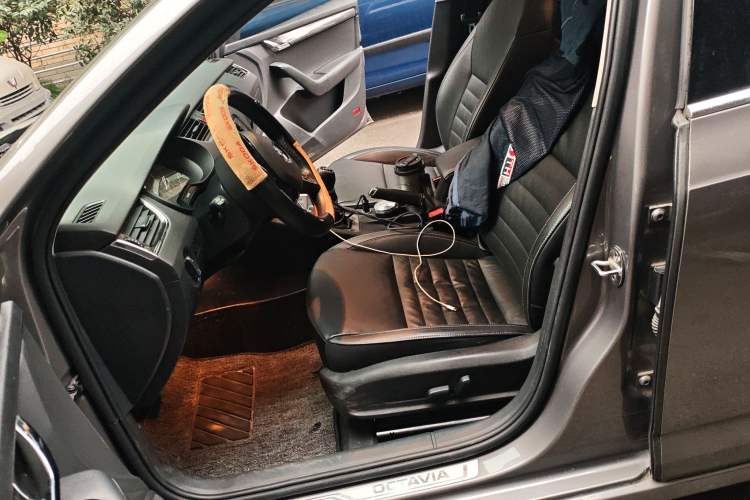 Used Skoda Octavia 2017 1.6L Manual Smart Drive Edition