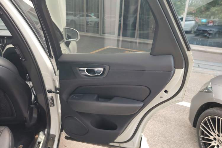 Used Volvo XC60 2022 B5 4x4 Smart Luxury Edition
