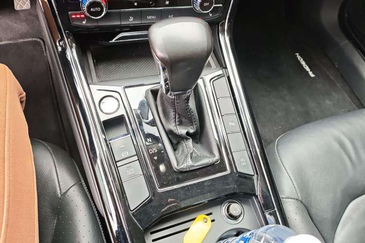 Used Volkswagen Phideon 2019 380TSI Two-Wheel Drive Business Edition China VI Standard