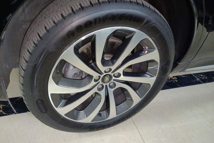 Used Land Rover Discovery Sport 2024 Performance Tech Edition
