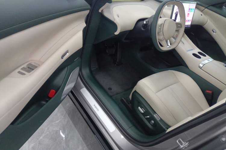 Used  YU7 2025 Ultra-Long Range All-Wheel Drive Pro Version
