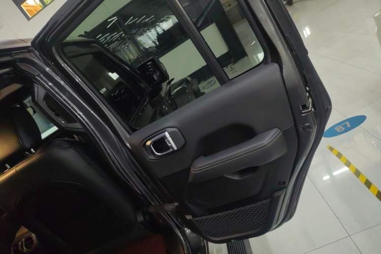 Used  Gladiator 2022 3.6L Pioneer Edition
