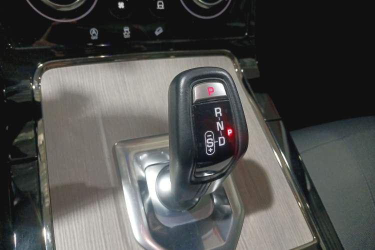 Used Land Rover Range Rover Evoque 2021 Range Rover Velar 249 PS R-Dynamic S Performance Edition
