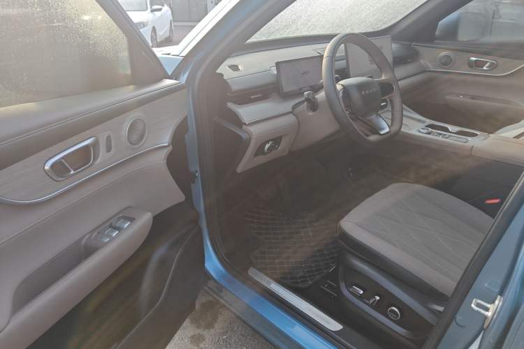 Used Chery Tiggo 8 PLUS C-DM 2025 1.5T 116 km Prestige Version 5 Seats
