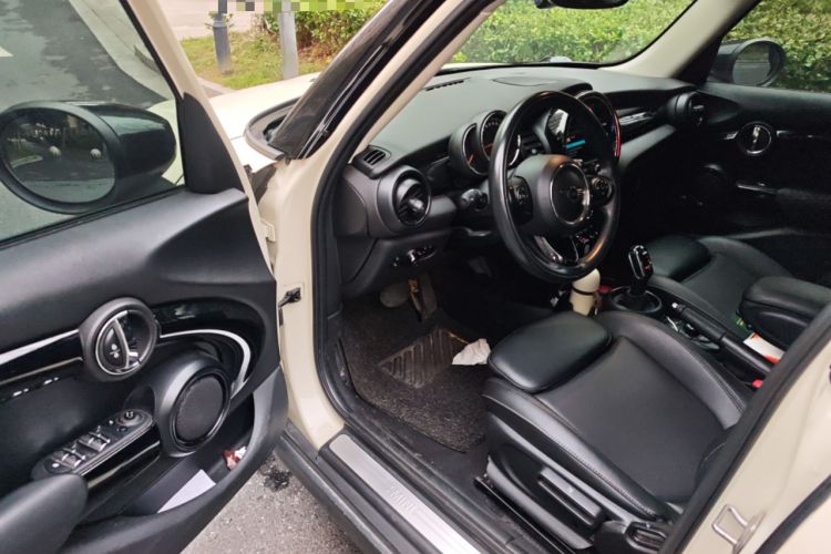 Used MINI MINI 2019 1.5T COOPER Classic Edition Five-Door Version
