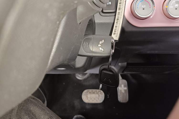 Used Wuling Hongguang MINIEV 2021 Macaron Fashion Model Lithium Iron Phosphate