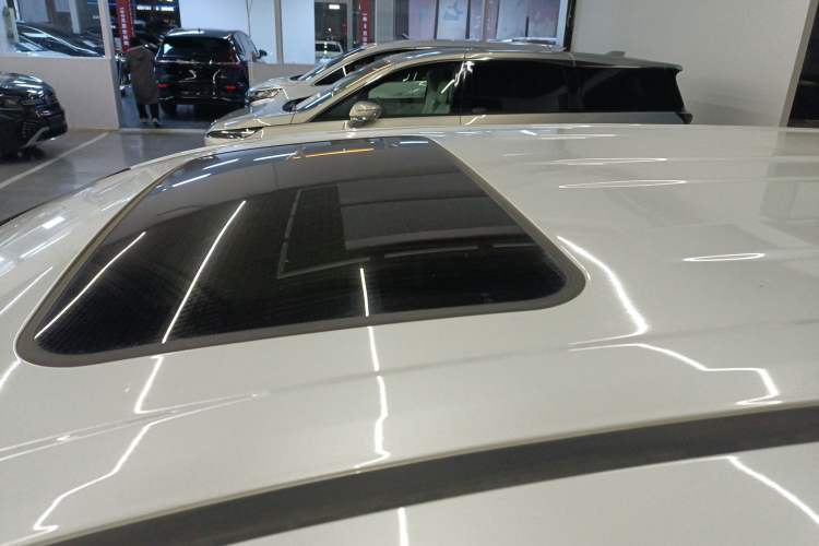 Used Toyota Sienna 2023 2.5L Hybrid Deluxe Edition
