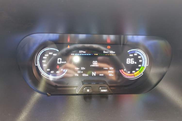 Used Chana Ruixing EM80 2025 Passenger Version Comfort Model 6 Seats 260 km Range Liftback Door 60 kW
