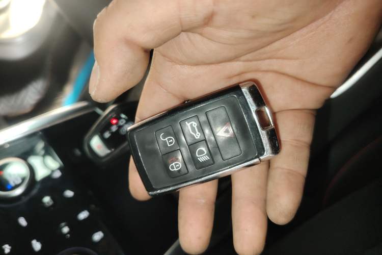 Used Land Rover Discovery Sport 2020 249 PS R-Dynamic Performance Edition
