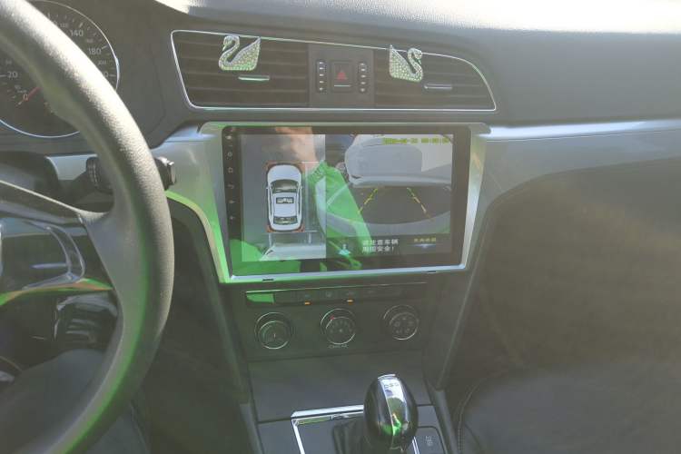 Used Volkswagen Lamando 2015 230TSI DSG Fashion Edition
