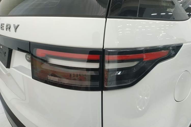 Used Land Rover Discovery 2019 2.0T SE
