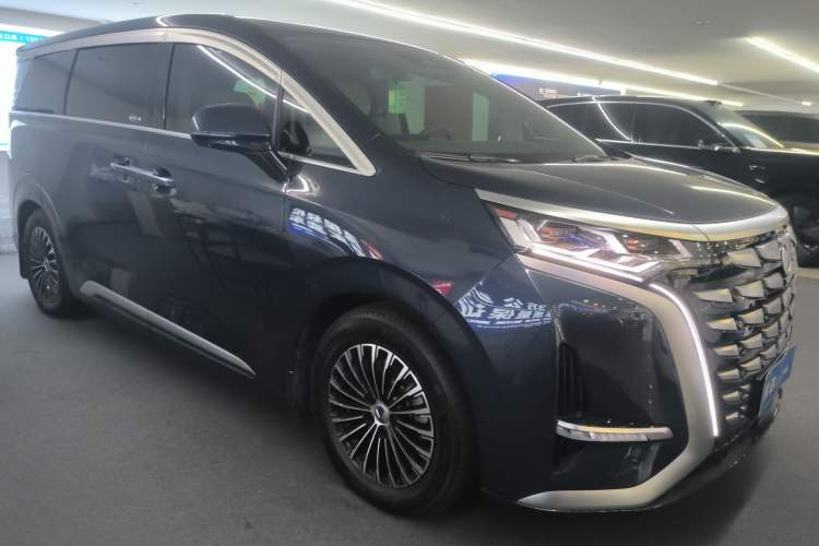 Used Denza D9 2022 DM-i 970 Four-Wheel Drive Flagship Model