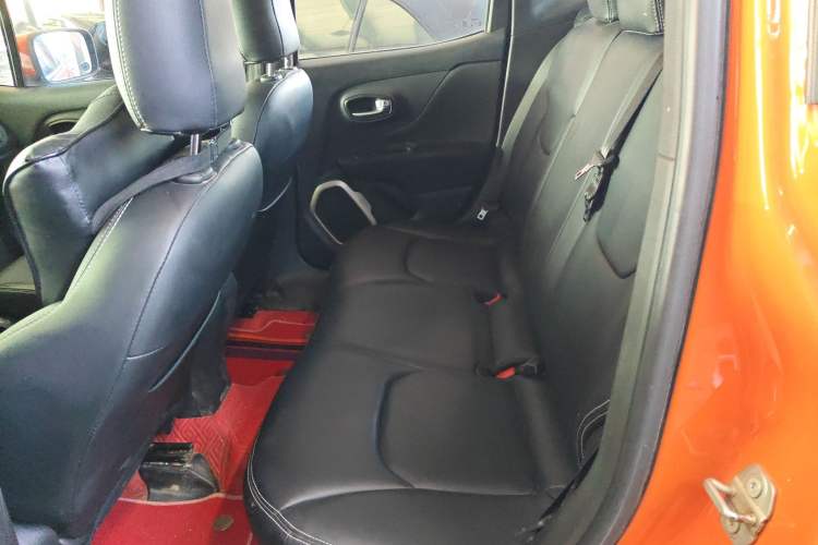 Used  Renegade 2018 Connected Large Screen Version 180T Automatic High-Energy Edition
