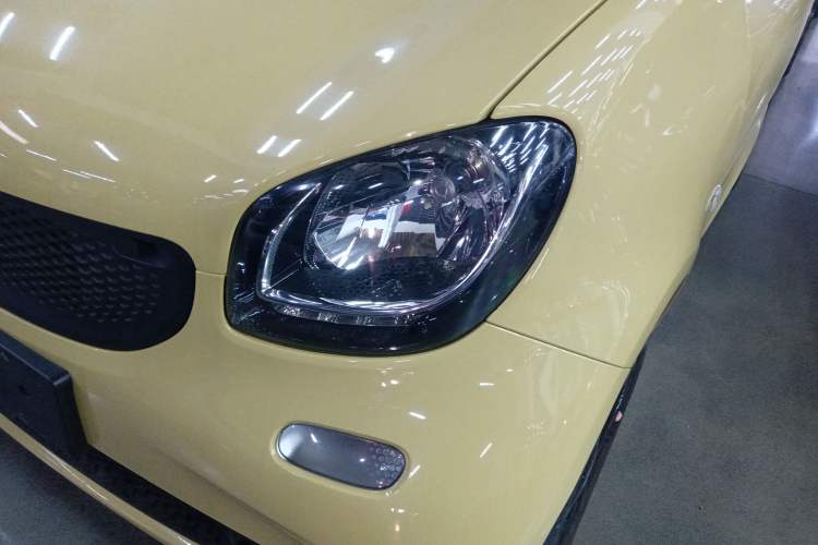 Used  fortwo 2015 1.0L 52 kW hardtop Dynamic version
