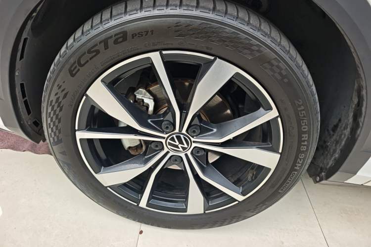 Used Volkswagen T-ROC 2023 300TSI DSG Two-Wheel-Drive Chen Guang Edition
