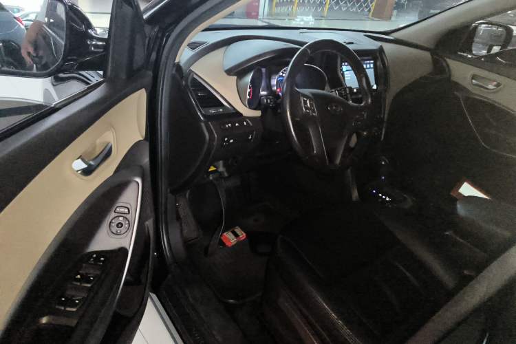 Used Hyundai Santa Fe 2013 2.4L Automatic 4x4 Comfort Edition
