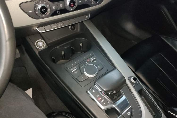 Used Audi A4L 2018 30th Anniversary Edition 30 TFSI Ambition Model
