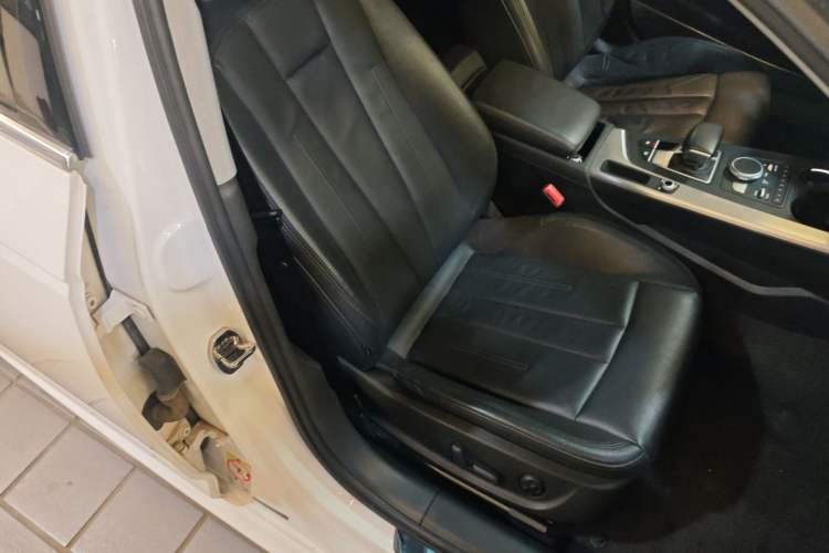 Used Audi A4L 2019 40 TFSI Fashion Edition China VI Emission Standard
