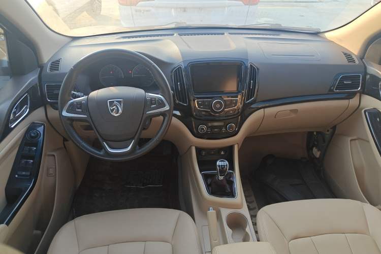 Used Baojun 730 2014 1.5L Manual Luxury Navigation ESP Version 7 Seats