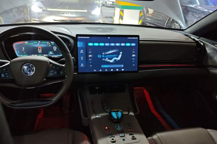 Used BYD Han 2023 EV Champion Edition 605KM Front-Drive Premium Model
