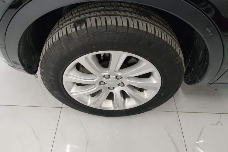 Used Land Rover Discovery Sport 2018 240 PS SE Version