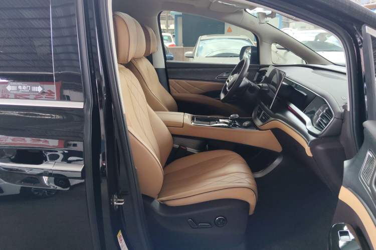 Used Denza D9 2024 DM-i 980 Four-Wheel Drive Prestige Model
